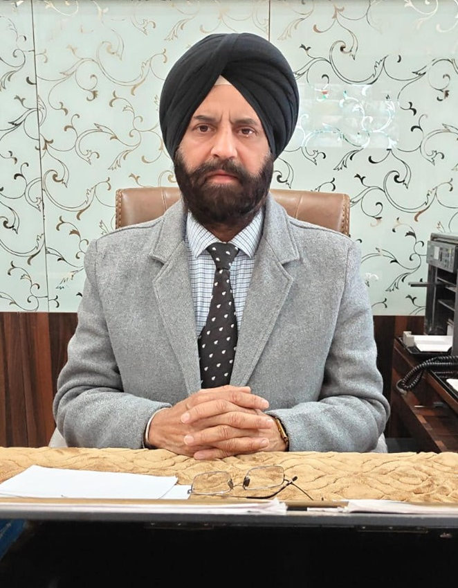 Dr. Parvinder Singh, Principal S.G.G.S. Khalsa College Mahilpur
